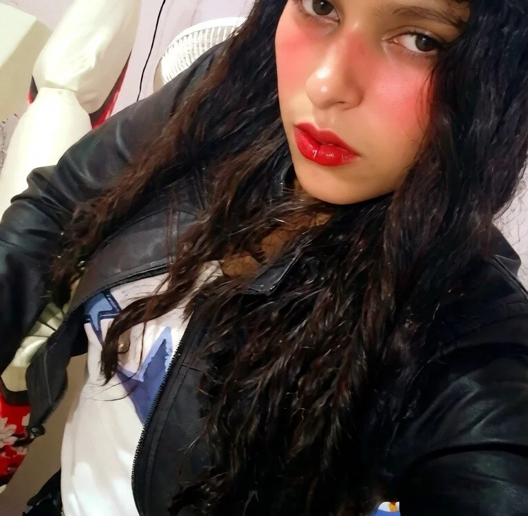 Lulu_Stone অফলাইন XXX চ্যাট
