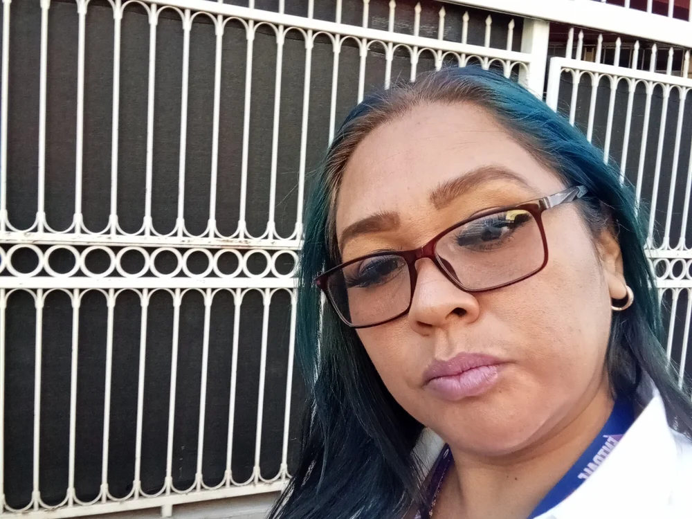 Tania22's Offline Chat Room