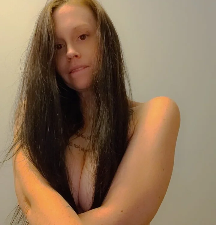 Queen_Nebula_1111's Offline Chat Room