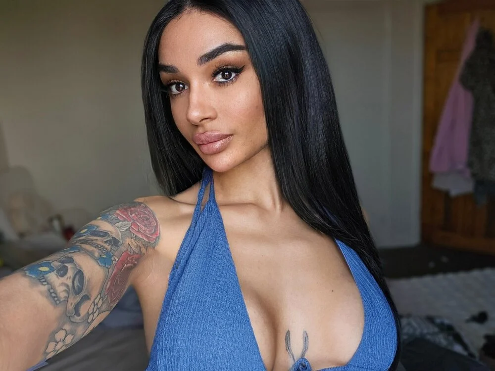 دردشة LucyMiax الجنسية دون اتصال