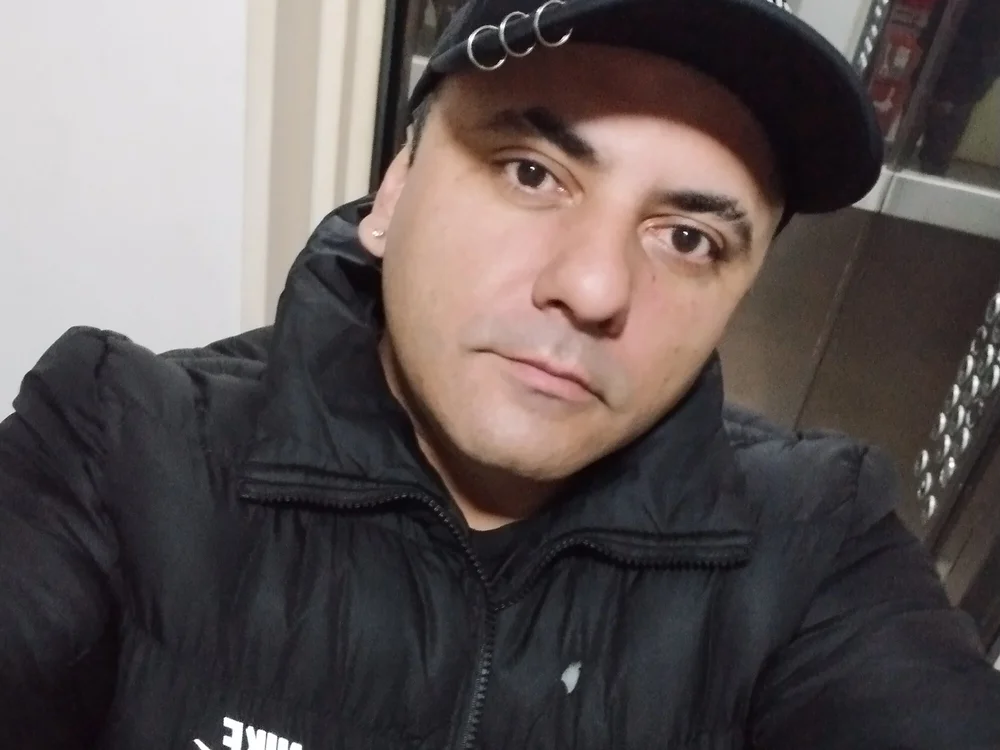Insaciable69's Offline Chat Room