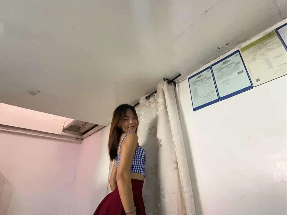 pretty_petite_asian143 Obrolan XXX Offline