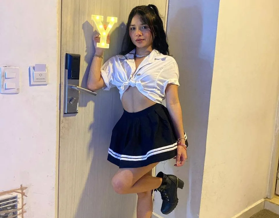 Mellanie_Ruiz_'s most recent online preview