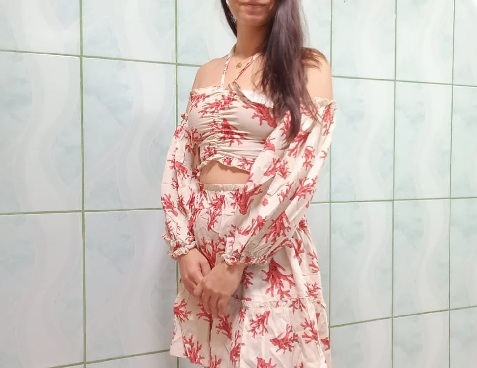 I_amArianaa Offline XXX-chat