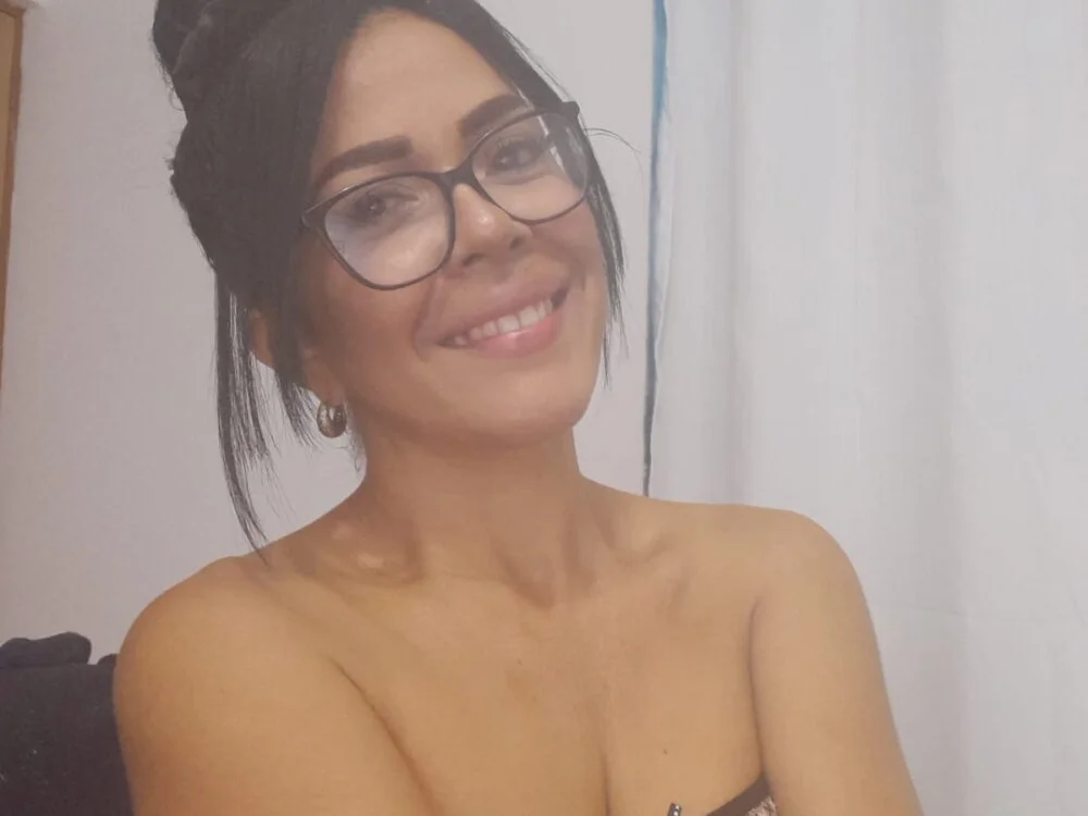 alejandralatina Adlı Modelin Çevrimdışı XXX Sohbeti