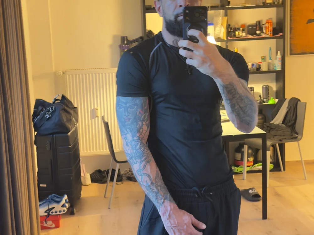 Kingsavage2586n Offline XXX chat