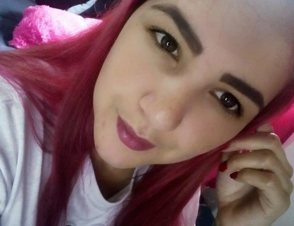 antonella_30's Offline Chat Room