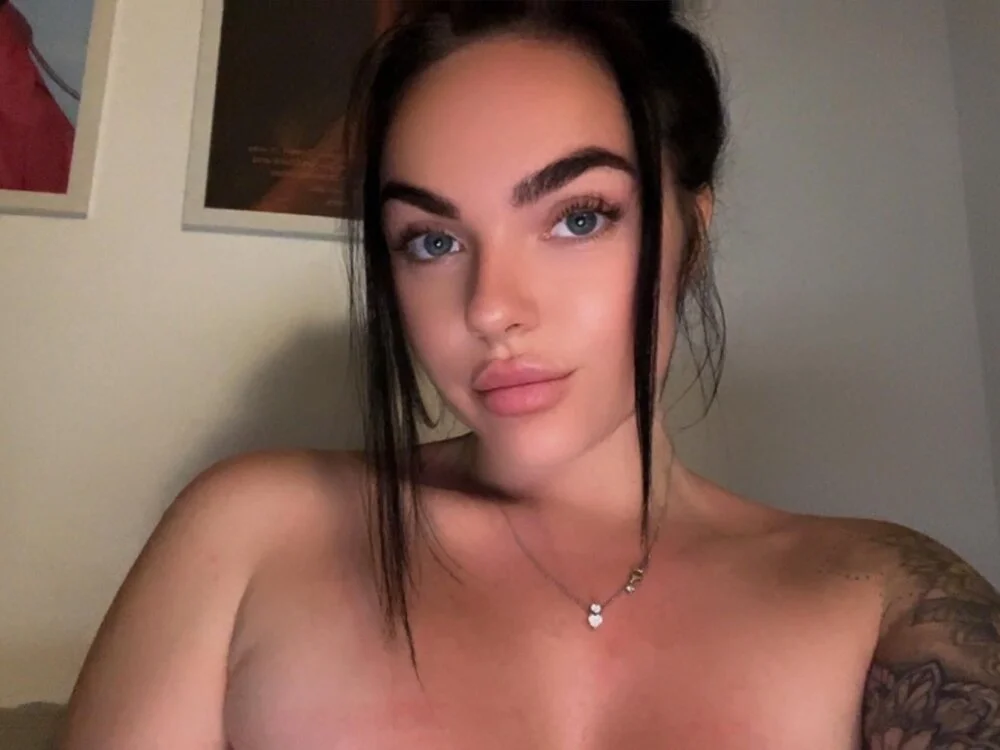 YorkshireGirly's Offline XXX Chat