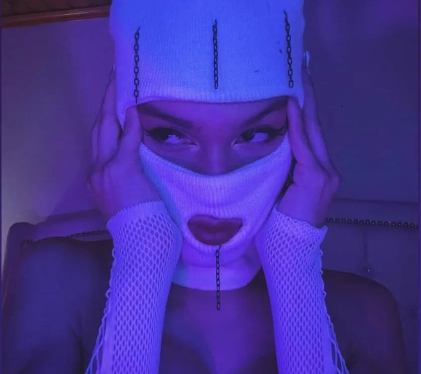 Carlita_cute Adlı Modelin Çevrimdışı XXX Sohbeti