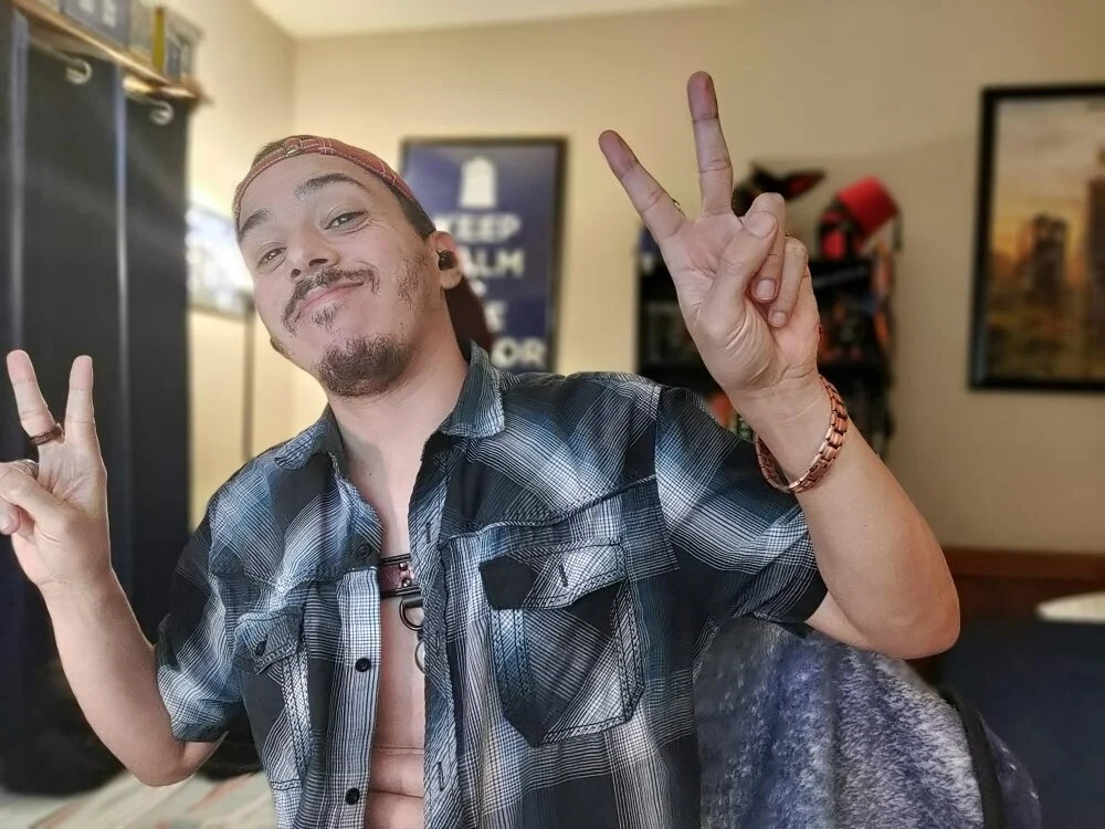 elchihuahua_108 Adlı Modelin Çevrimdışı XXX Sohbeti