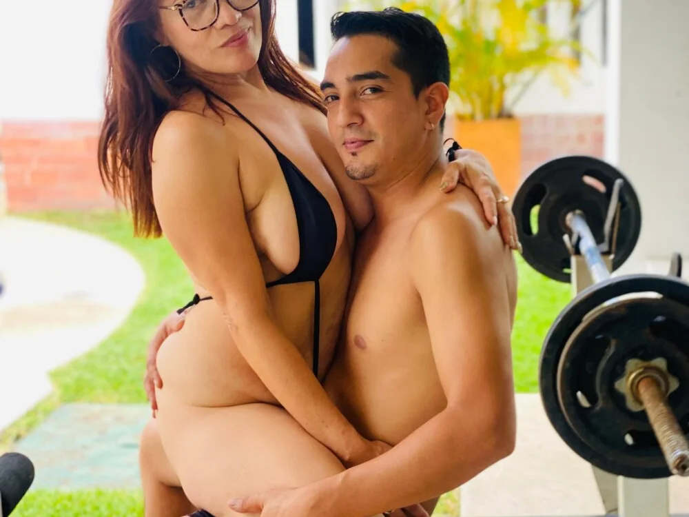 JohanaAndMiller Chat XXX offline