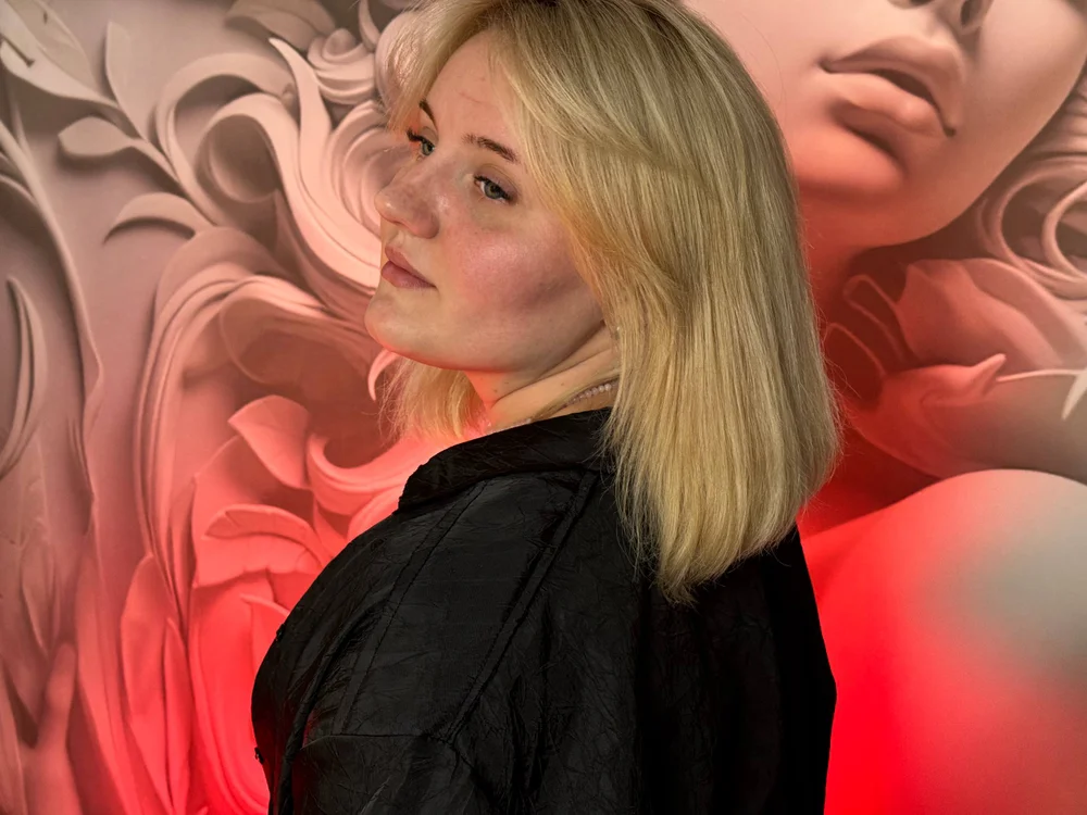 KathyBriggs cam model