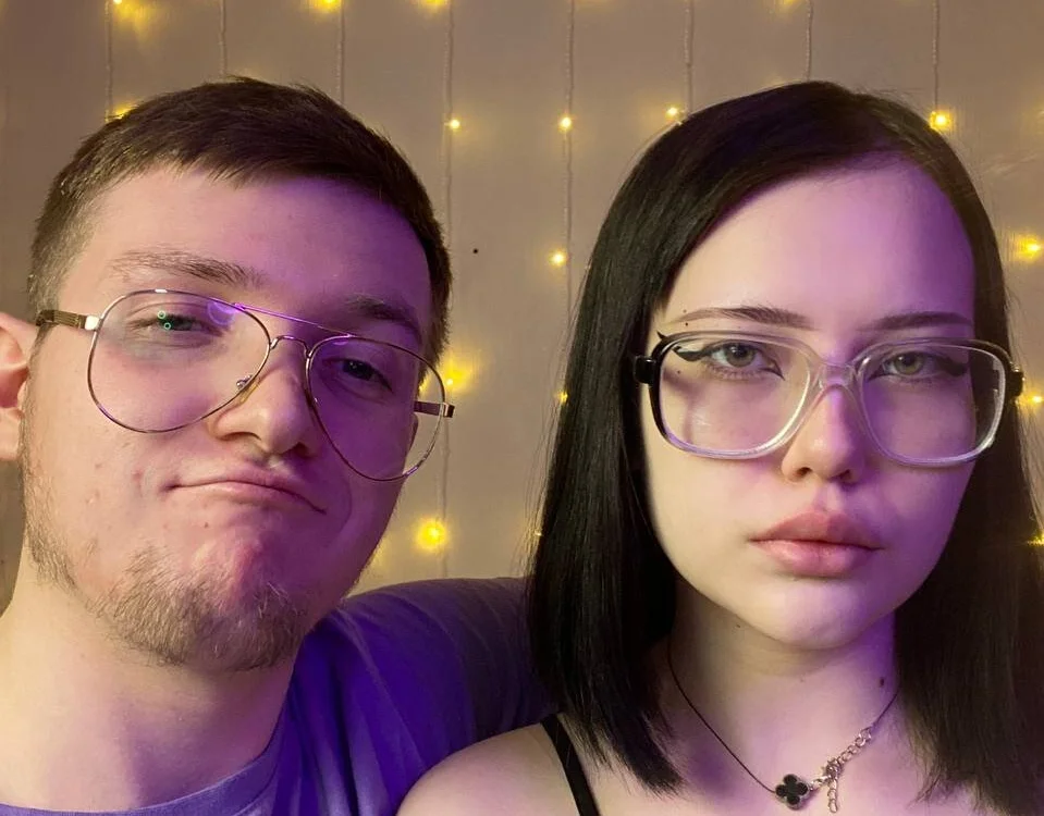 MikiandIvi's Offline XXX Chat