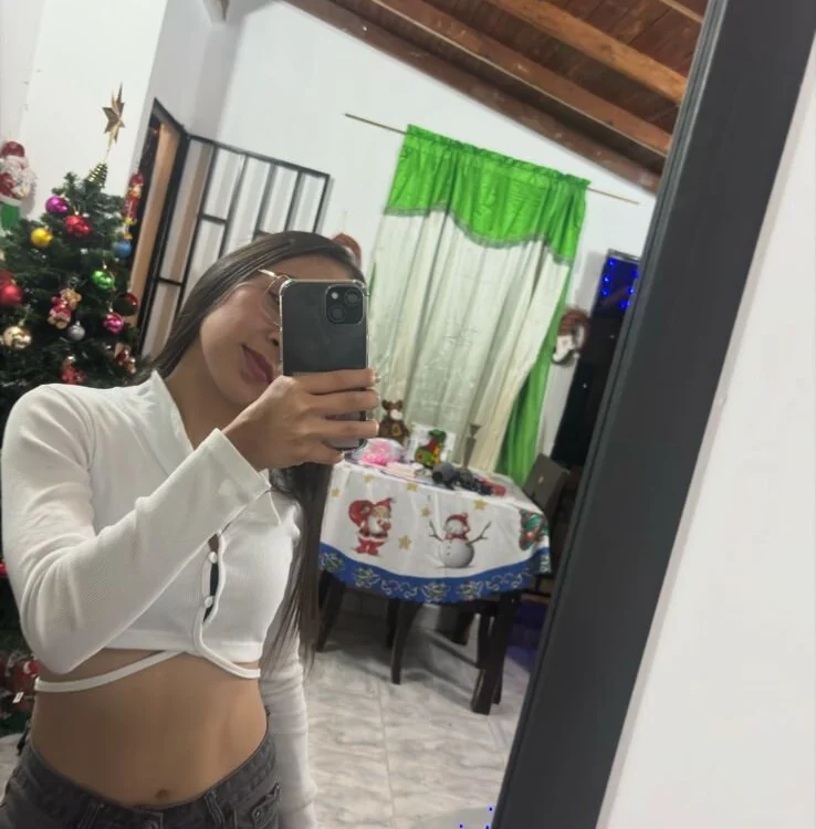 abi_rose2's Offline Chat Room