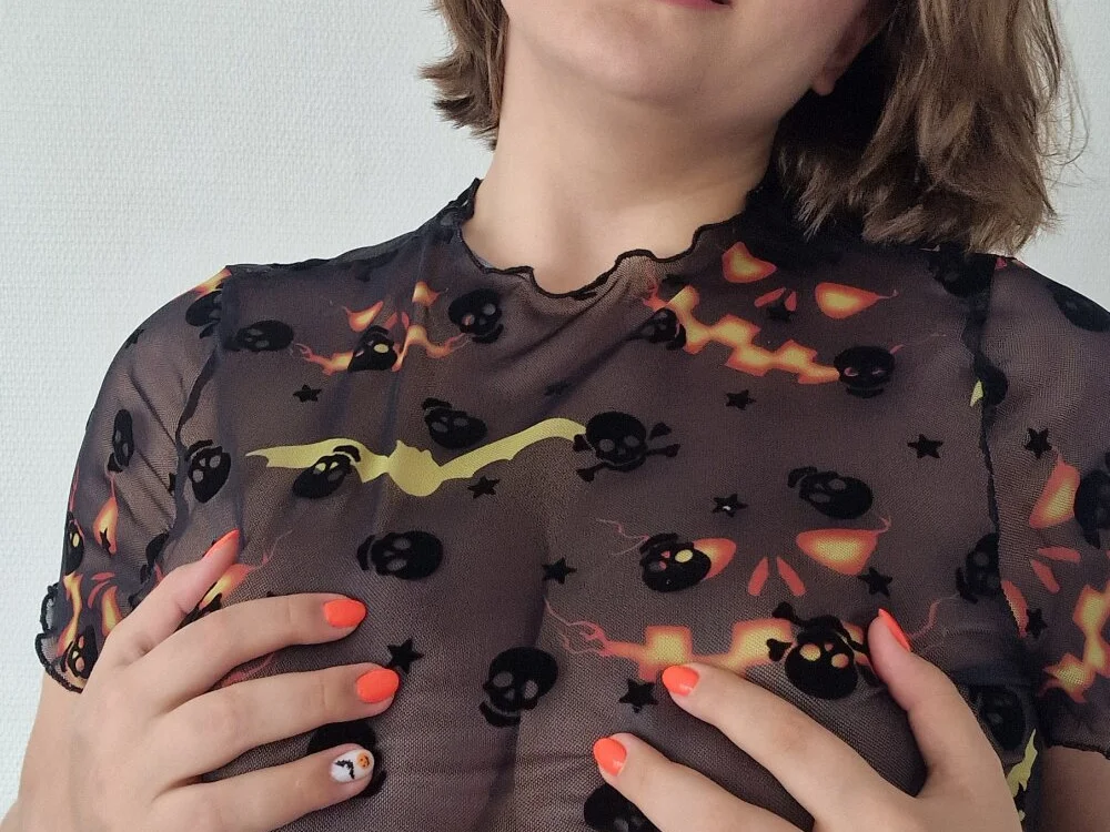 TinniAngel Chat XXX offline