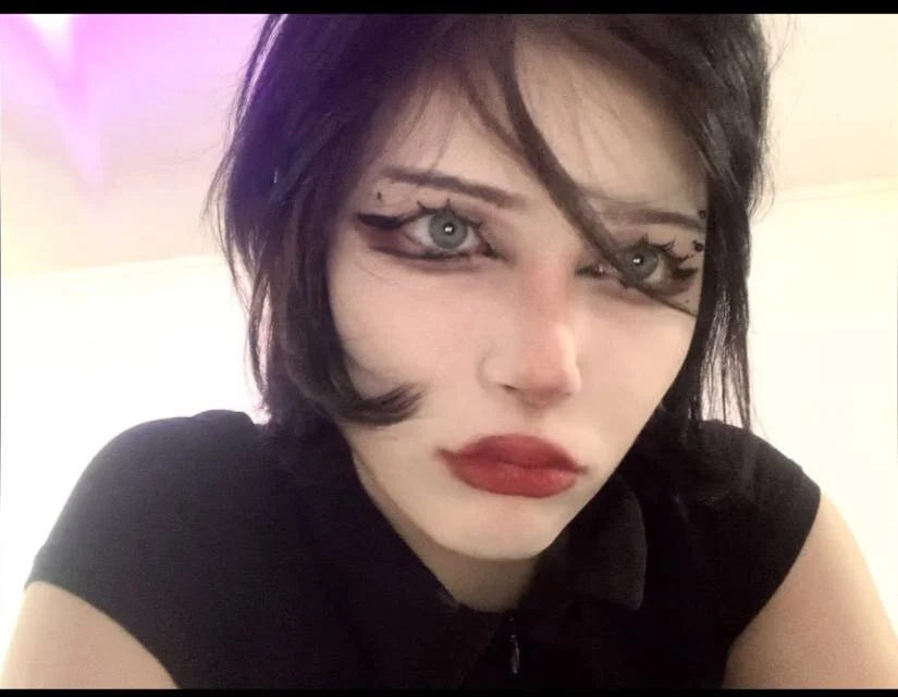 UwUwikn Offline XXX chat