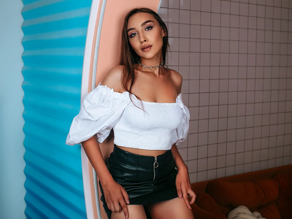 LOLA_LORENS' Offline Chat Room