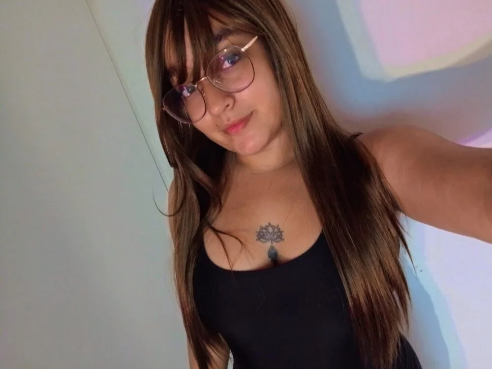 HarleyRedd Chat XXX offline