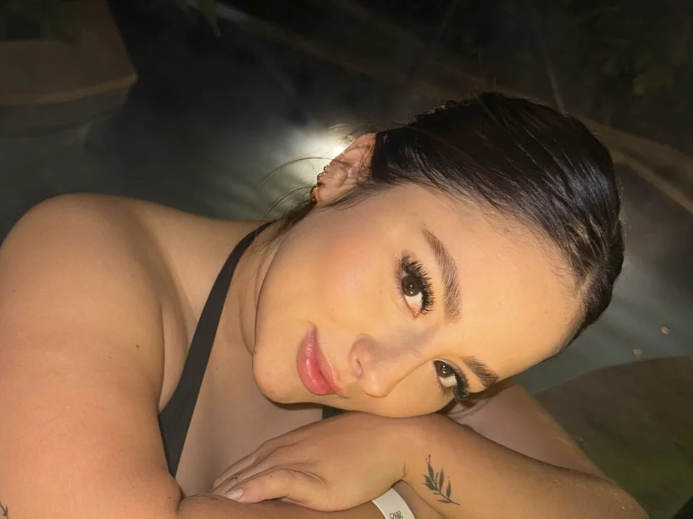 Emma-leather Offline Chatraum