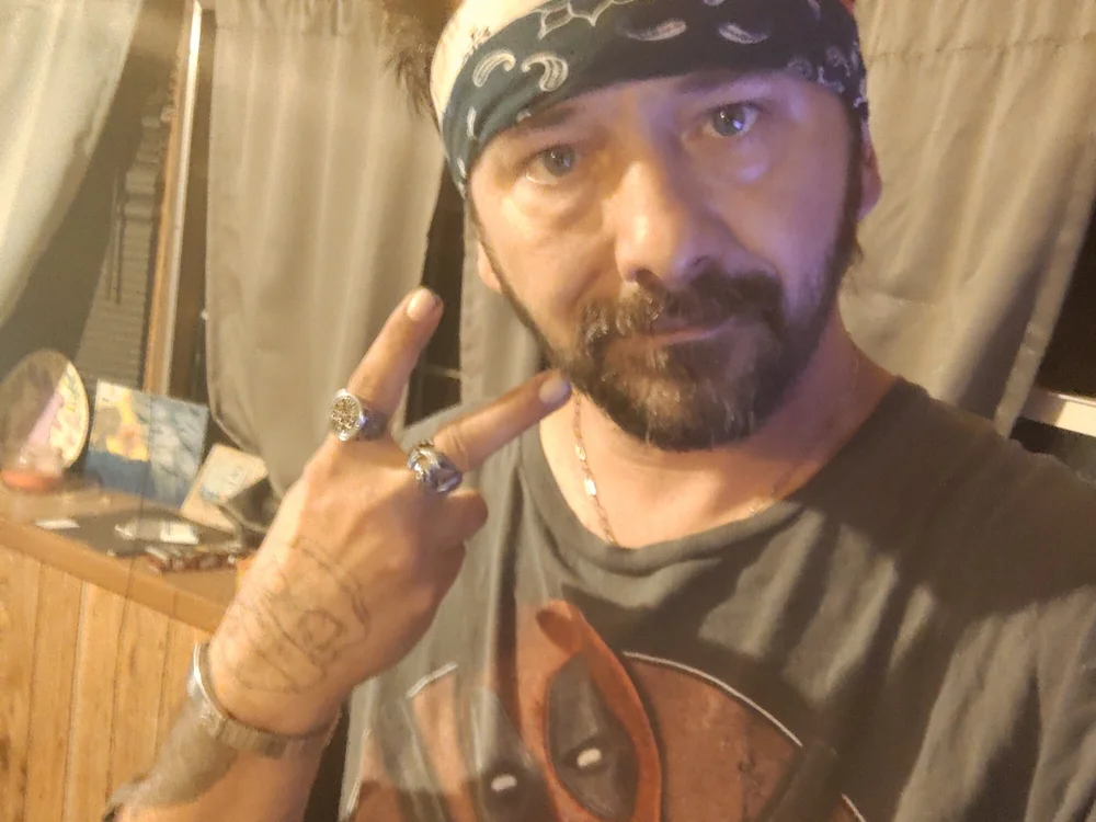 jason1980l's Offline Chat Room