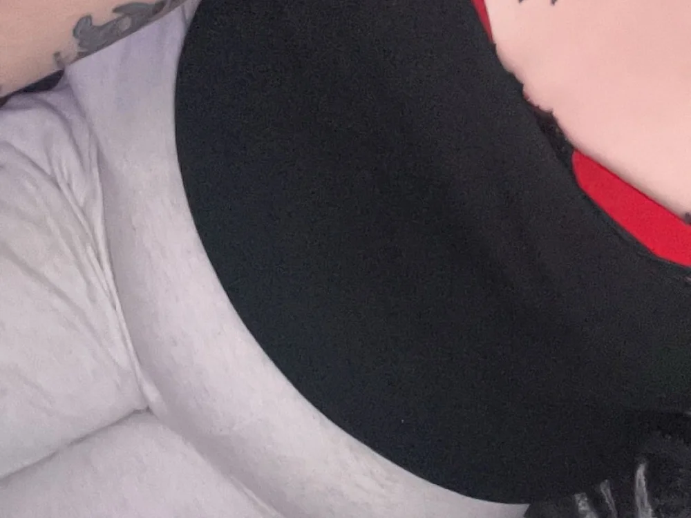 Curvy_Violet_UK offline chatrum
