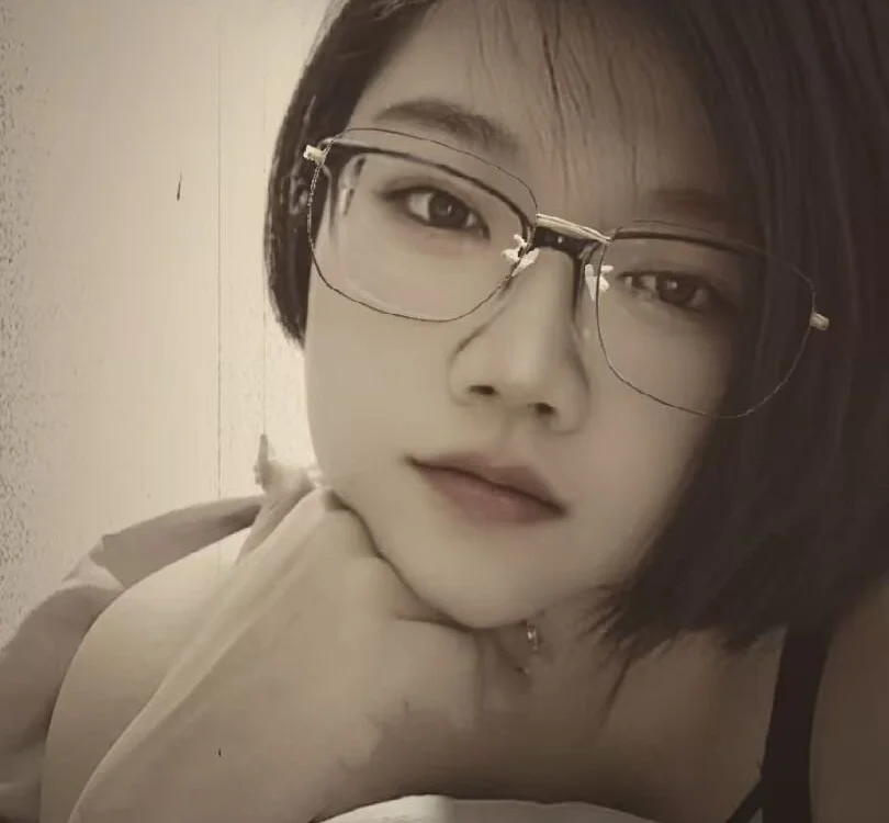 SHE7's Offline Chat Room