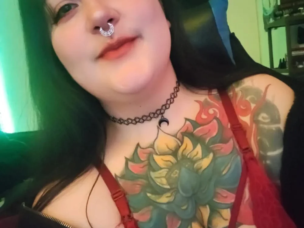 Moon_Cake333 Offline XXX-Chat