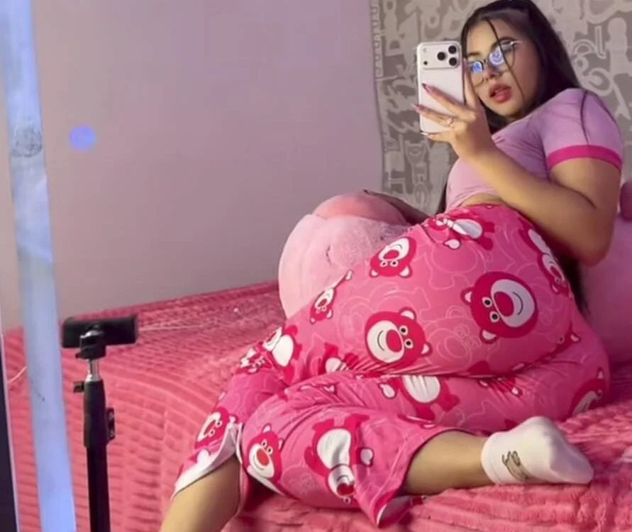 martina10 Adlı Modelin Çevrimdışı XXX Sohbeti