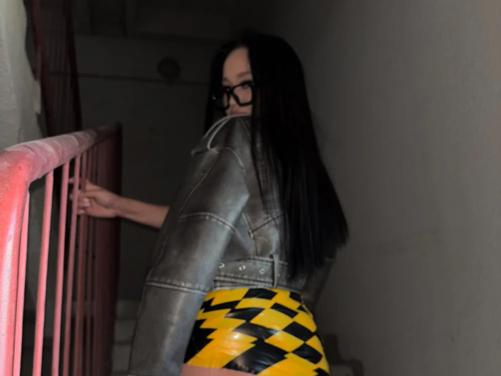 Emy_slem's Offline Chat Room