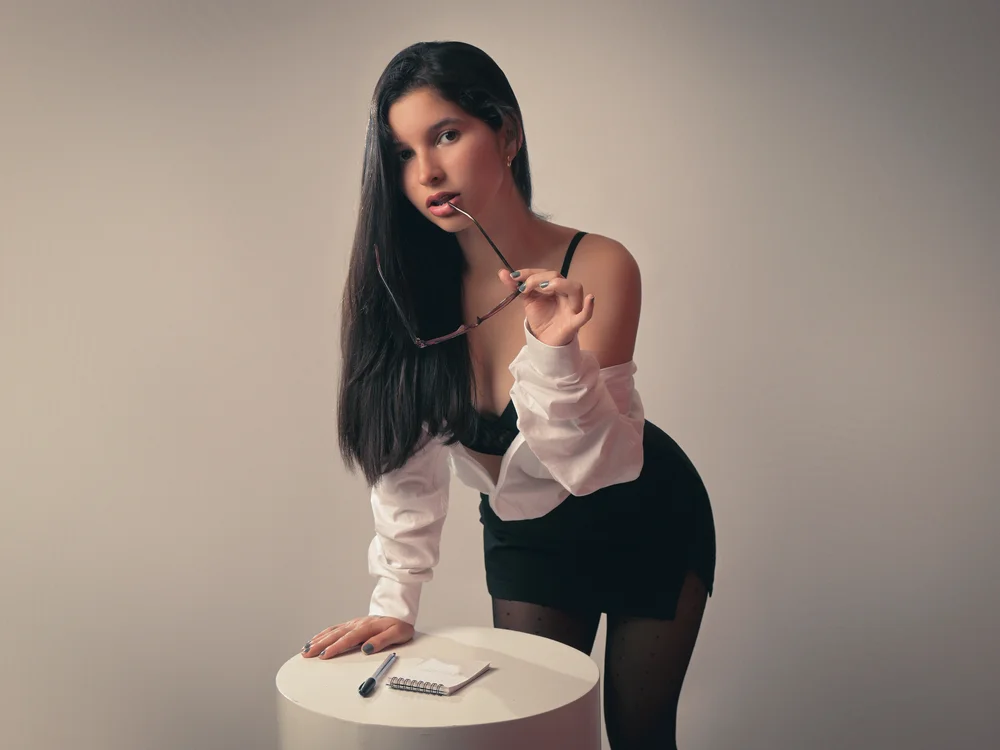 lucianasmith_'s Offline XXX Chat