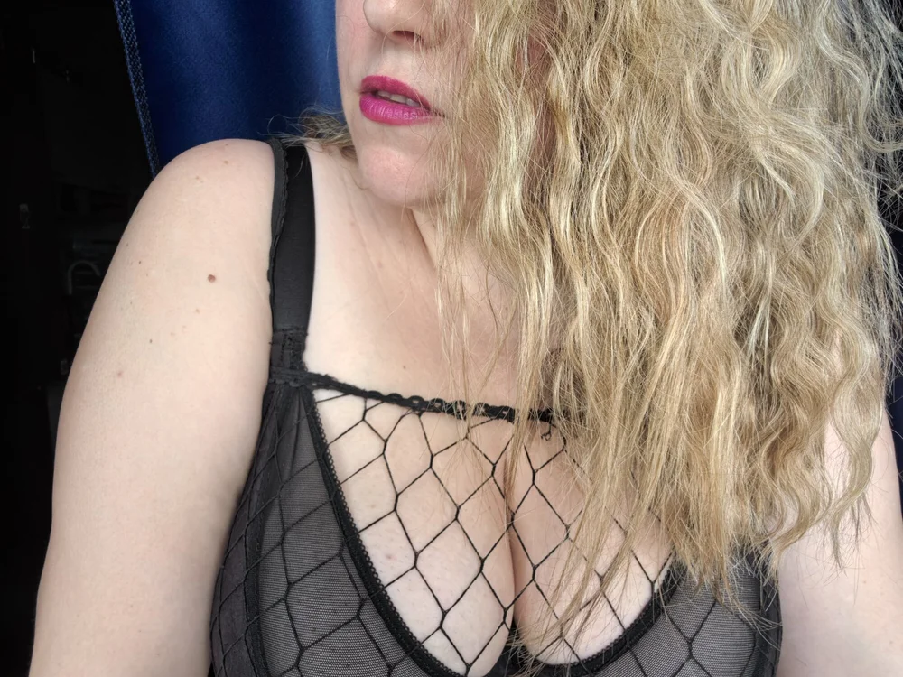 NoraBBWのオフラインXXXチャット