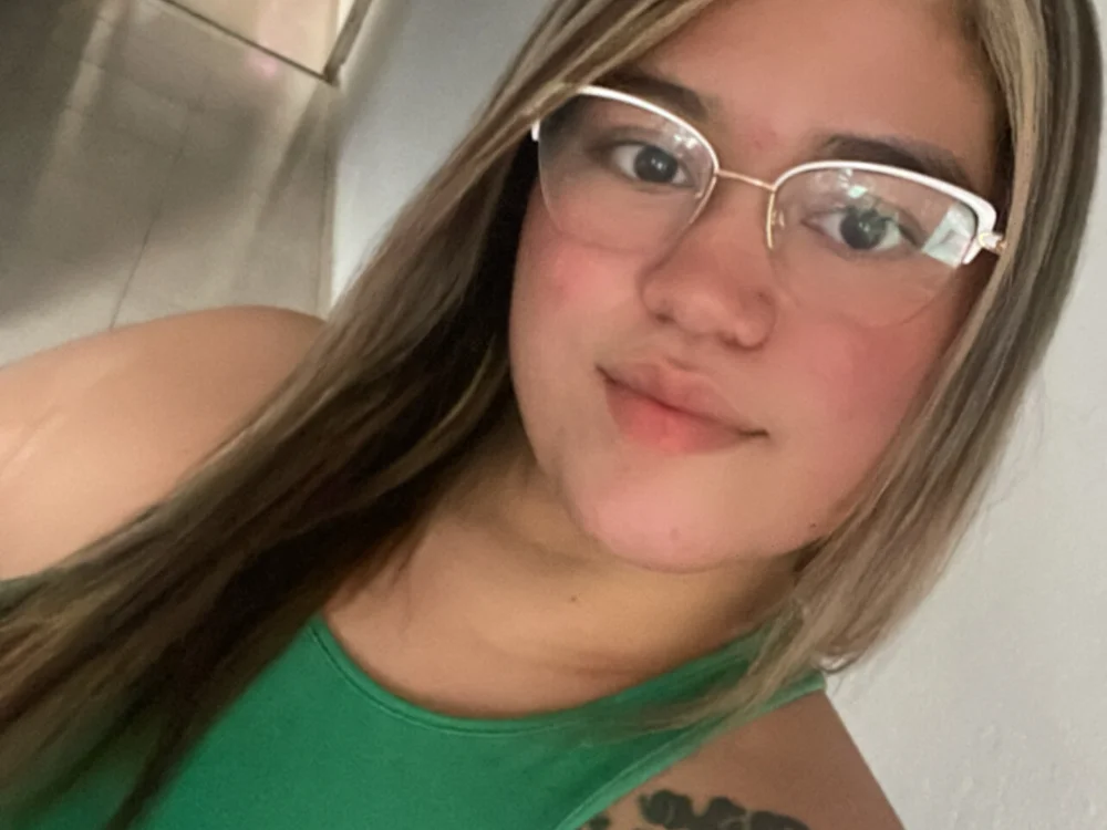 emy95's Offline Chat Room