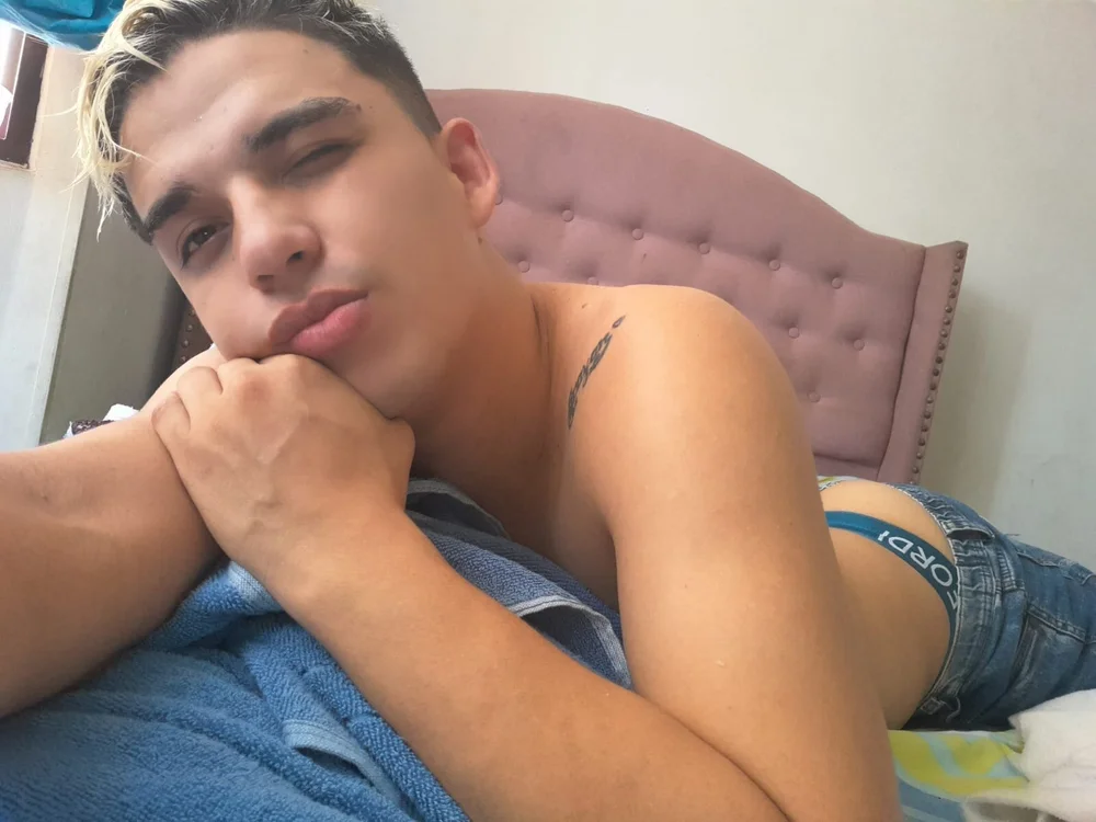 ห้องแชทออฟไลน์ของ BoyBigCock19