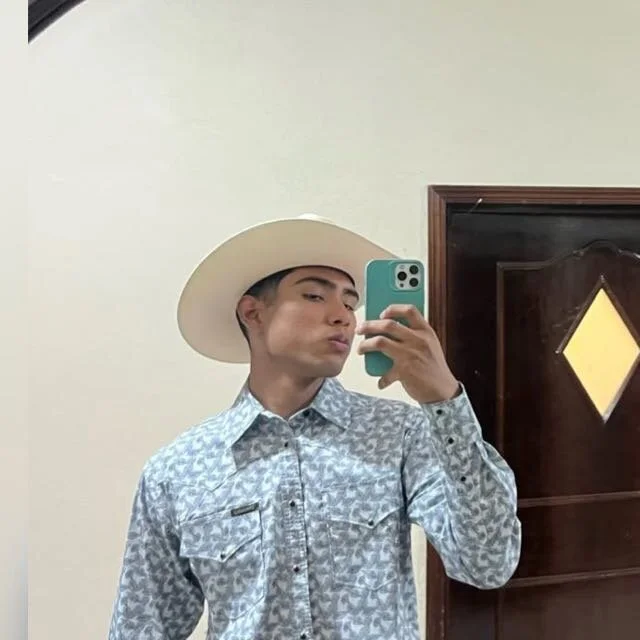 Franco___18 offline XXX-chat