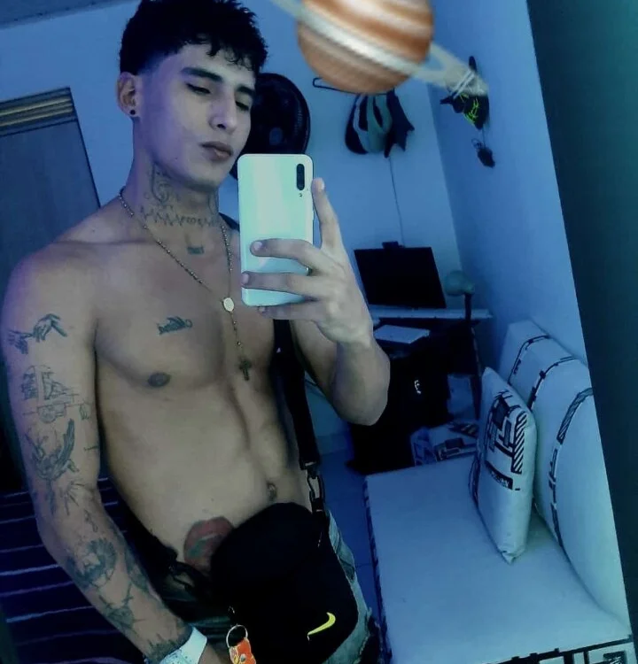 kenaythh's Offline XXX Chat