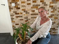 ElenabonyX: απευθείας συνομιλία ΧΧΧ