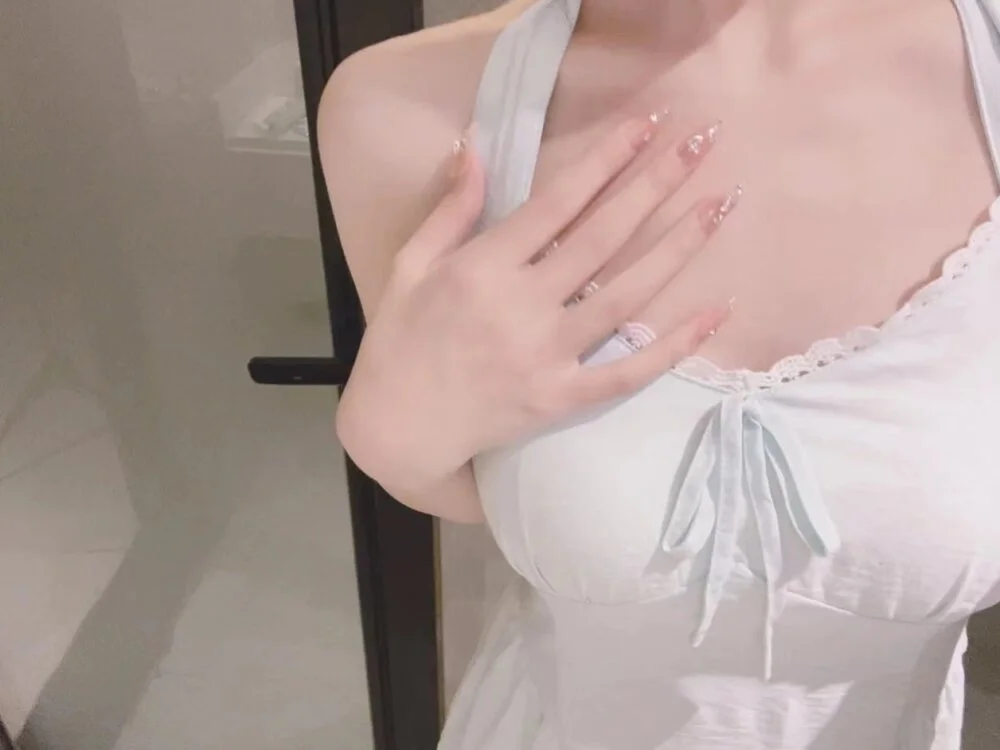 Elvira_baby's Offline XXX Chat