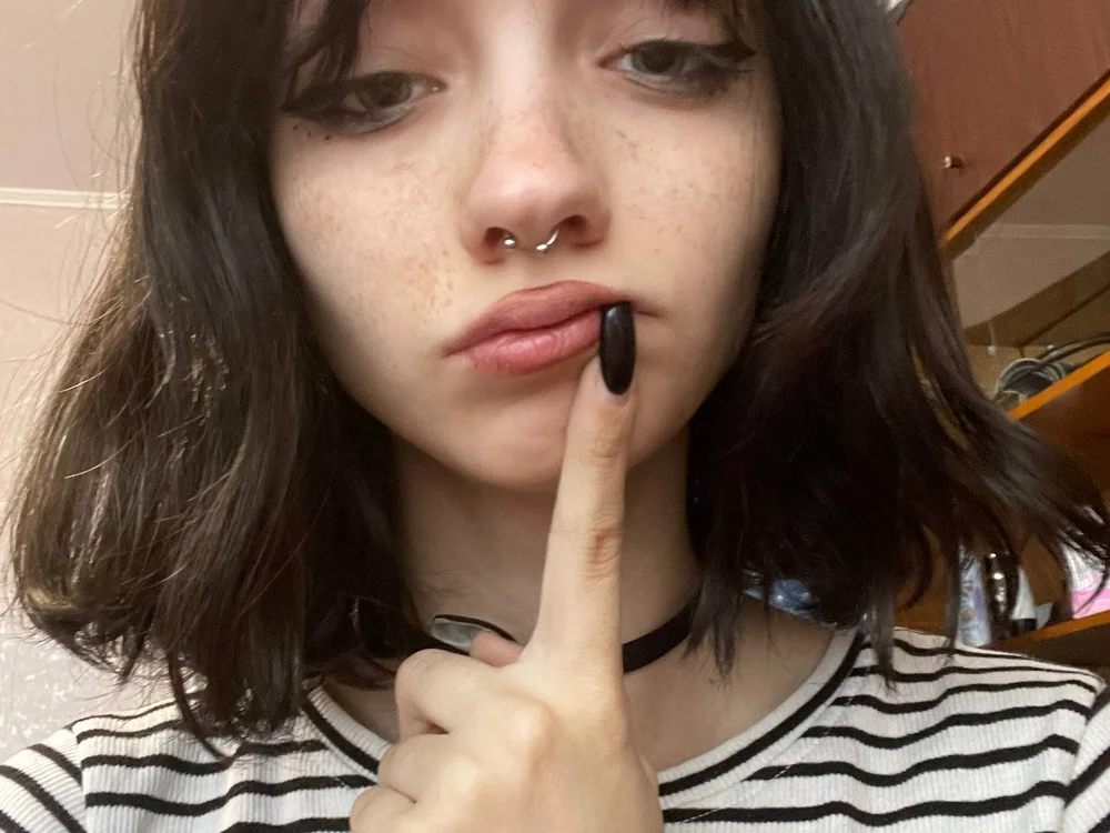 Emily_Burnns Offline XXX Chat