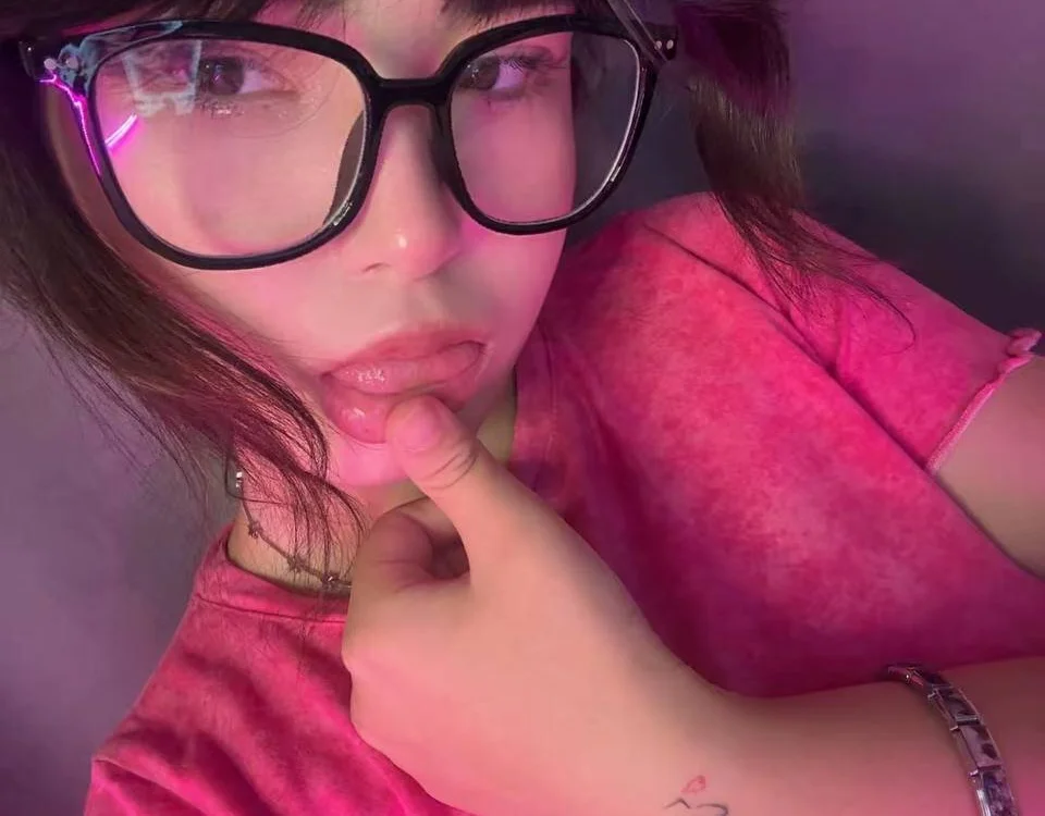 Offline XXX chat modela AlishaTempt