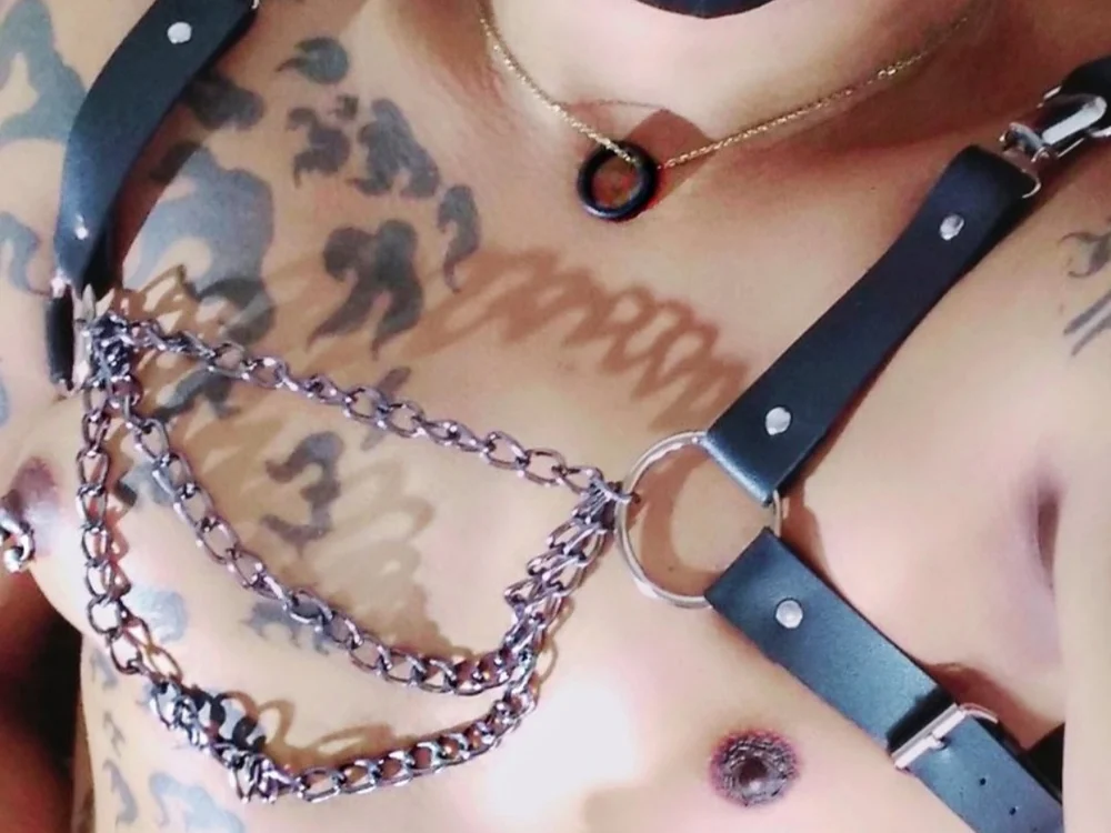 Adam_Urach Adlı Modelin Çevrimdışı XXX Sohbeti