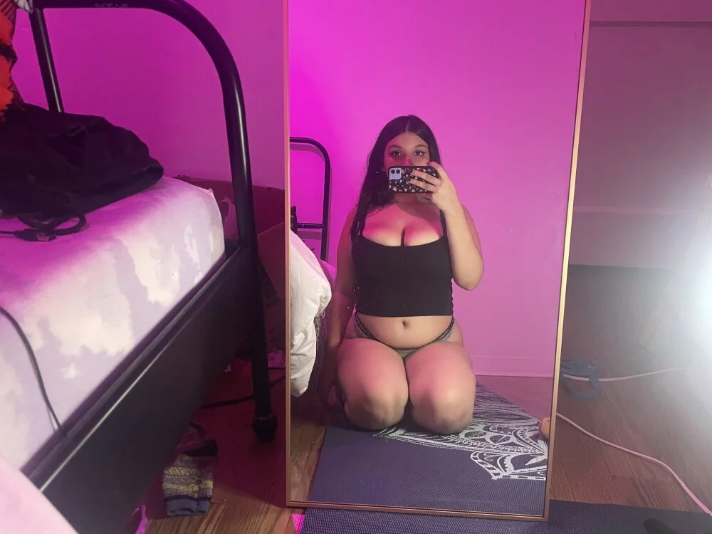 XXX chat uživo modela bambiithefairy