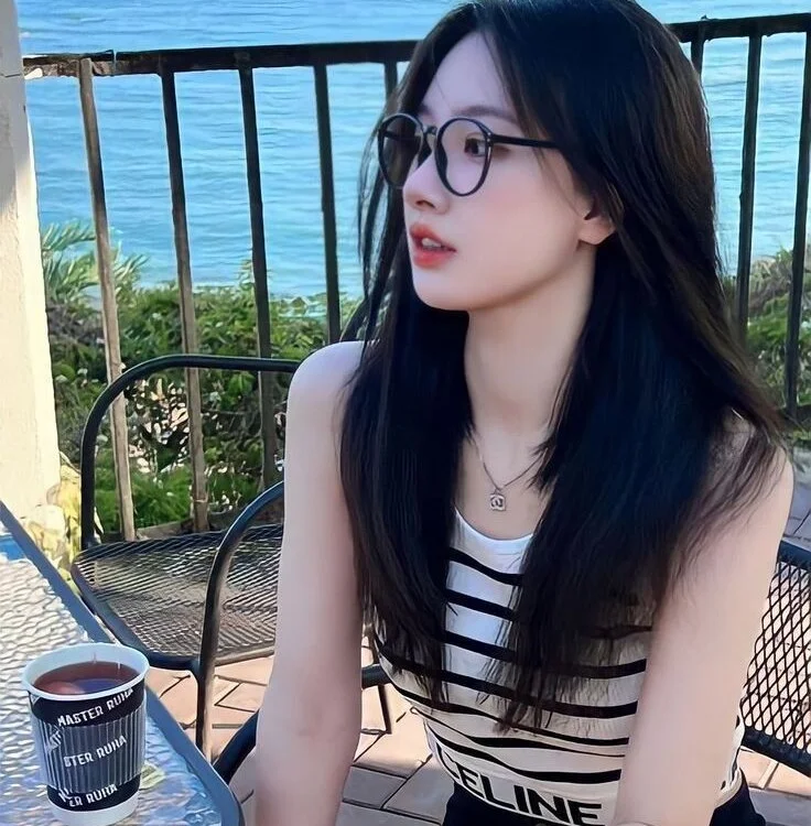 Bee-bgolden Offline XXX Chat