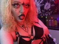 CrimsonVampCouple's Offline Chat Room