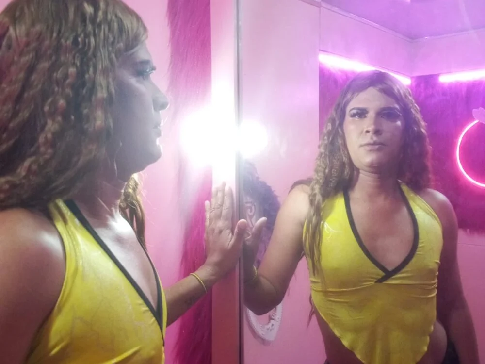 Chat XXX offline de Monica_Isabella