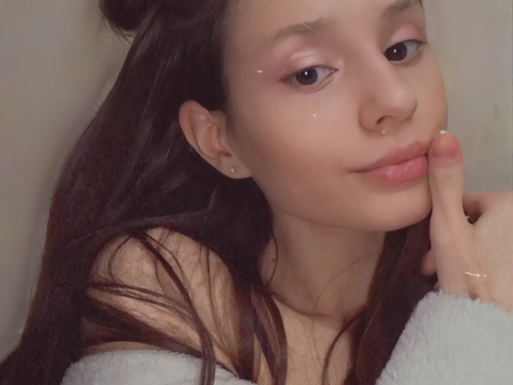 ARIANNA_KISS' Offline XXX Chat