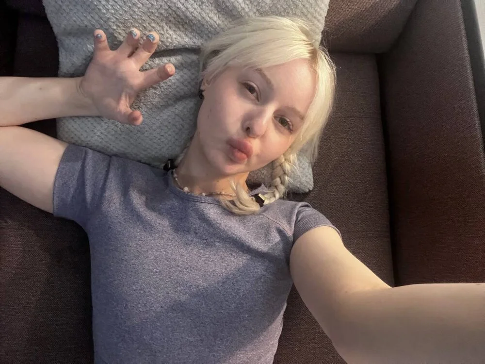 AdeleSilvy 离线XXX聊天