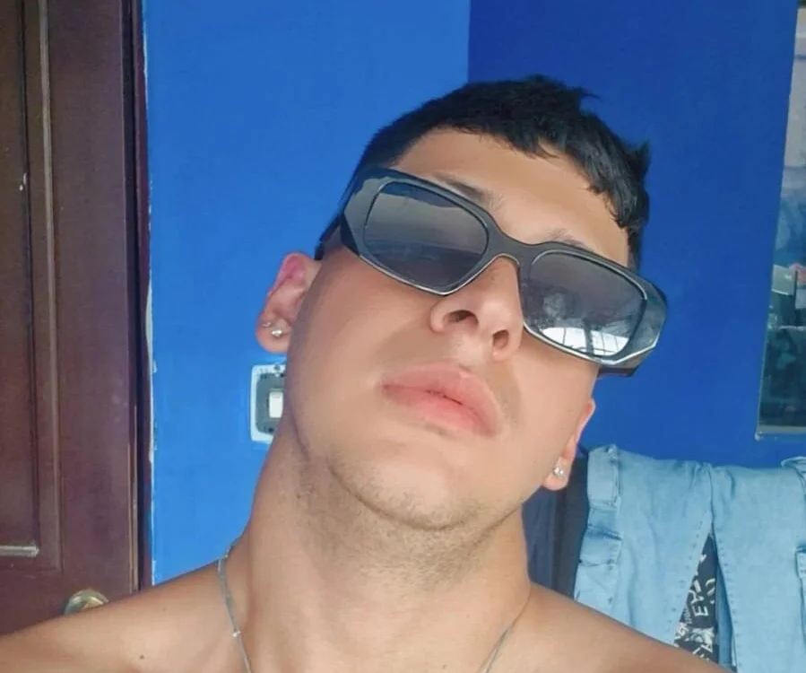 naugthy_boy__'s Offline Chat Room