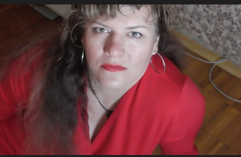 DepravedLady's Offline Chat Room