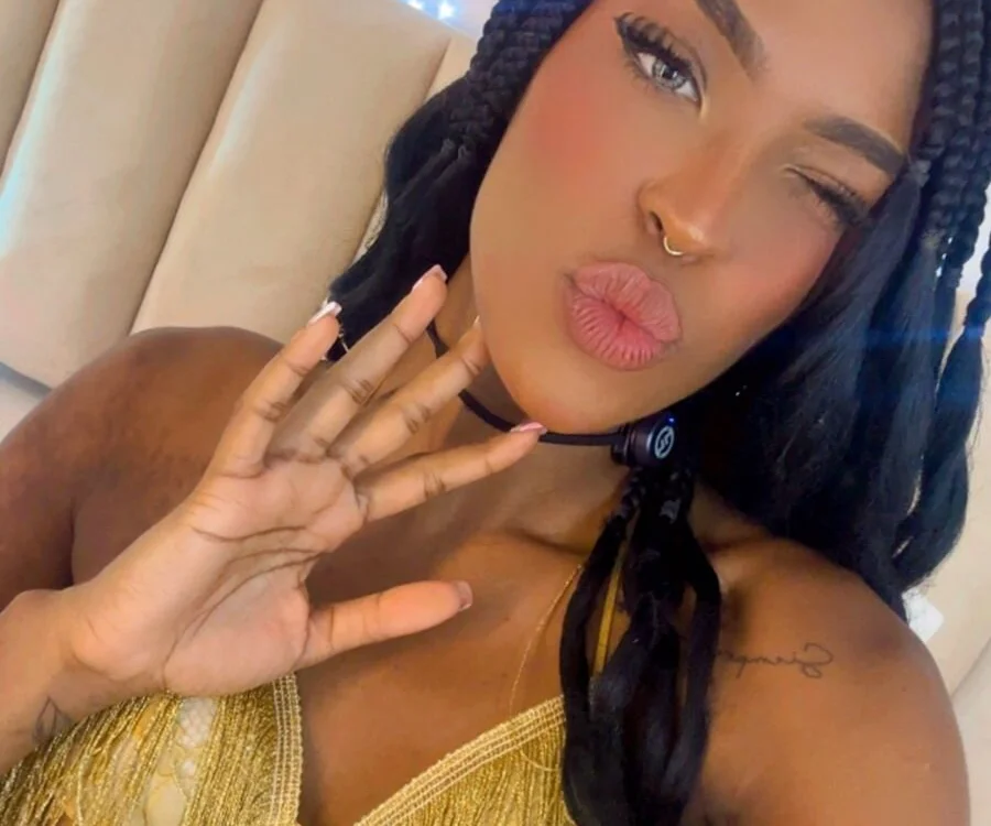 دردشة Emely_Deluxe الجنسية دون اتصال