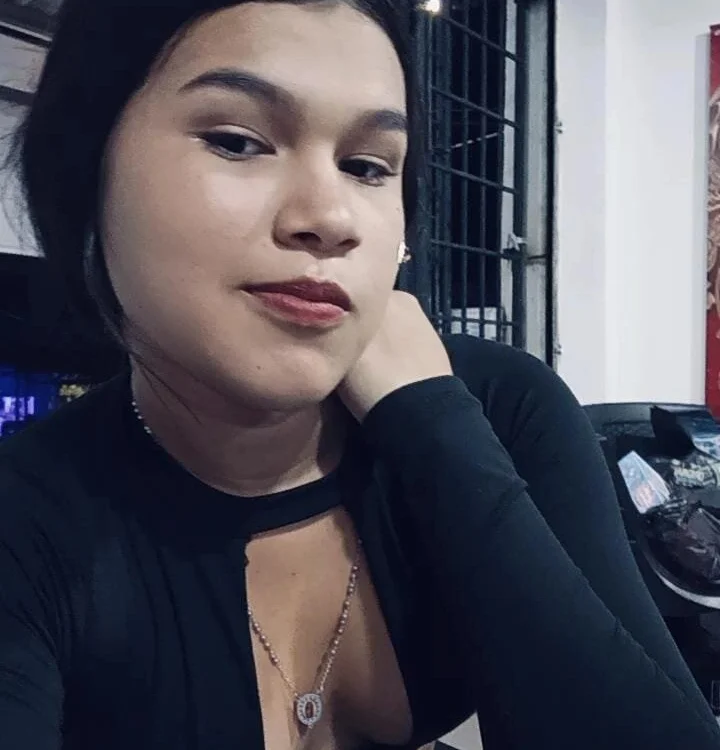 PetiteAri's Offline Chat Room